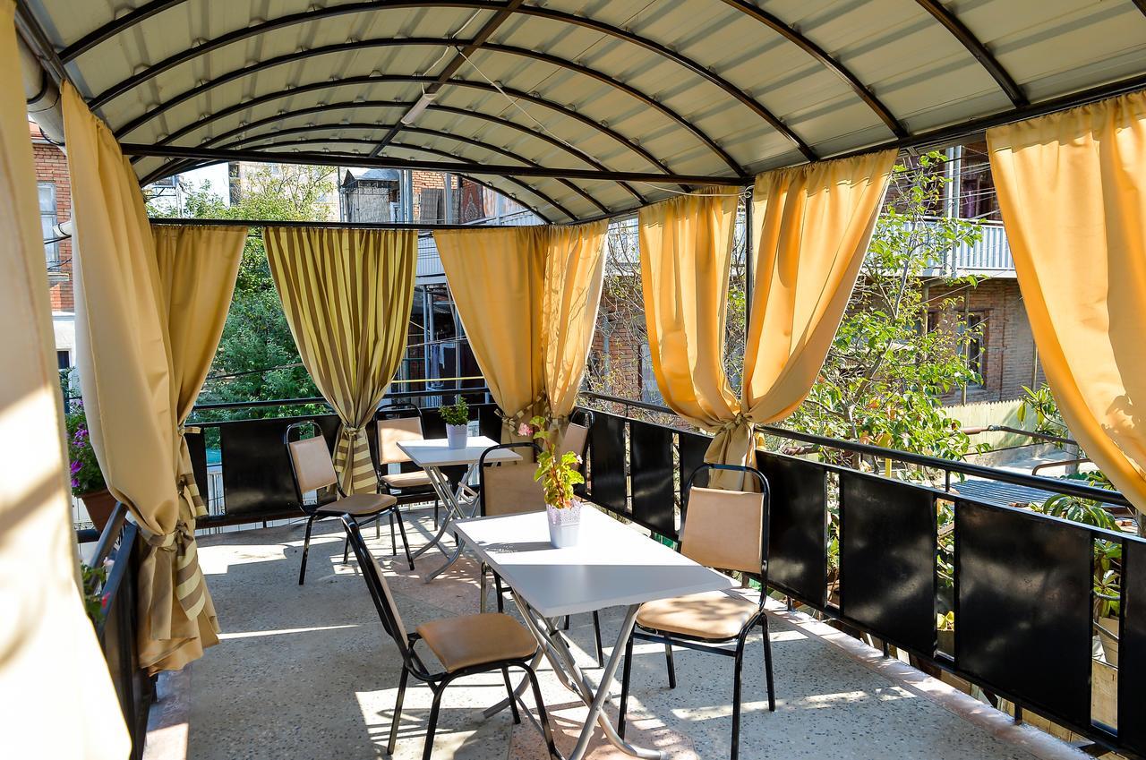 Bibi Hotel Koetaisi Buitenkant foto