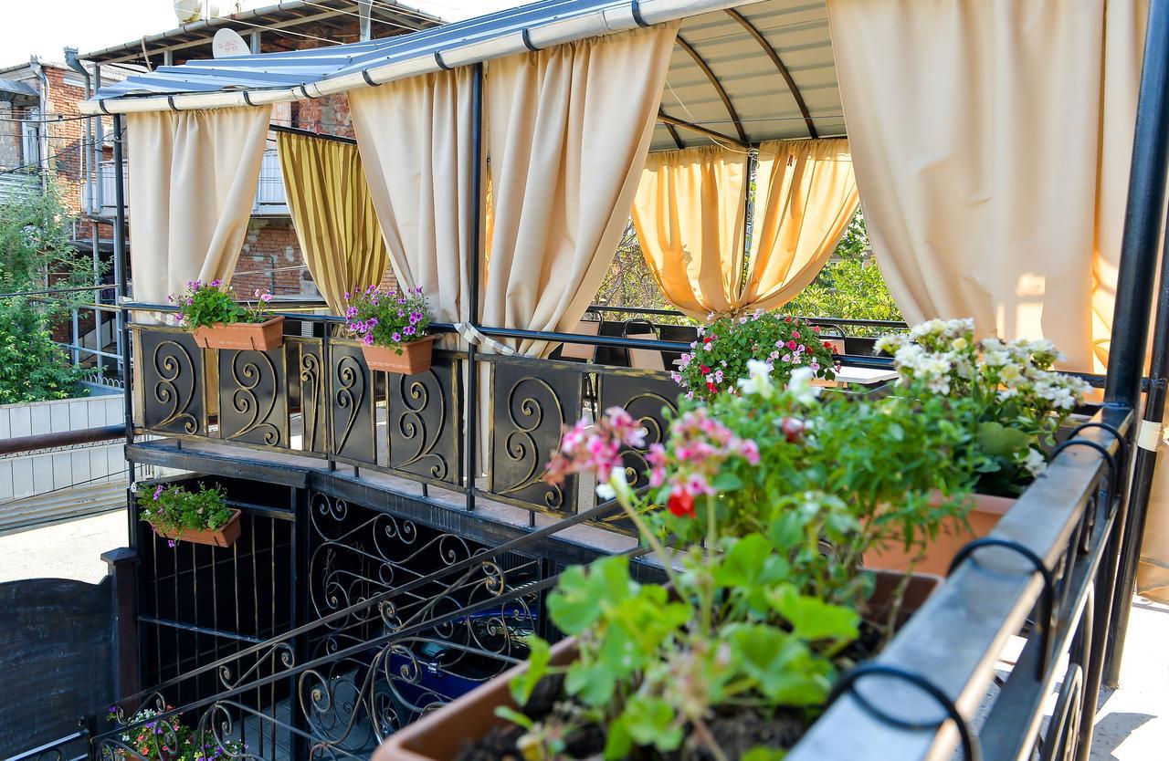 Bibi Hotel Koetaisi Buitenkant foto