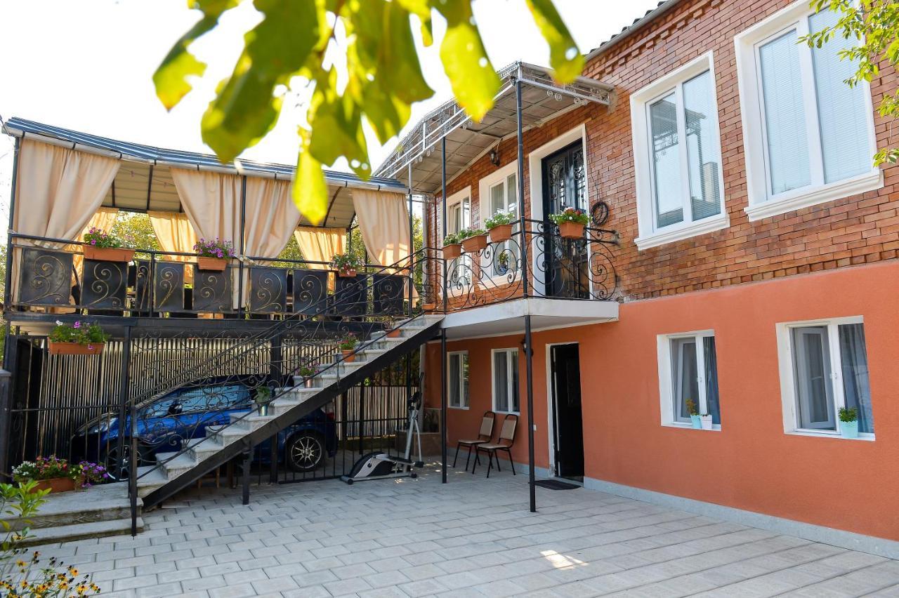Bibi Hotel Koetaisi Buitenkant foto